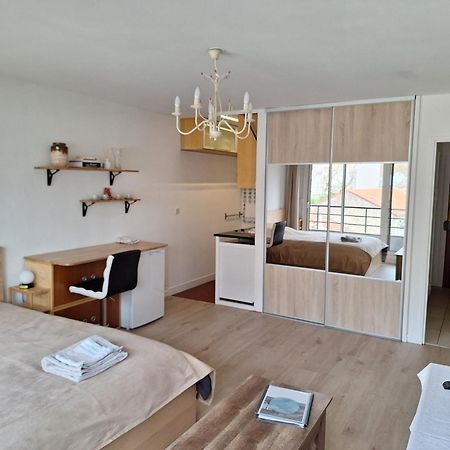 Chic Parisian Studio Retreat Bright Spacious And Secure Parking Exterior photo
